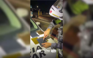 Motociclista é preso com pacotes de ice durante abordagem no Rodoanel