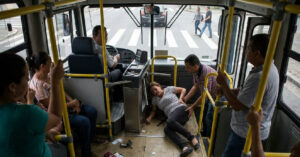Motorista de ônibus causa fraturas graves em passageira e pode ter que indenizar R$ 10 mil