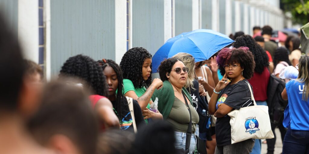Mulheres e pessoas pardas representam maioria dos inscritos no Enem 2026