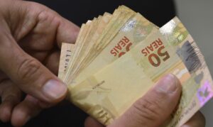 Número de superendividados no Brasil cresce 75% em cinco anos, aponta Banco Central