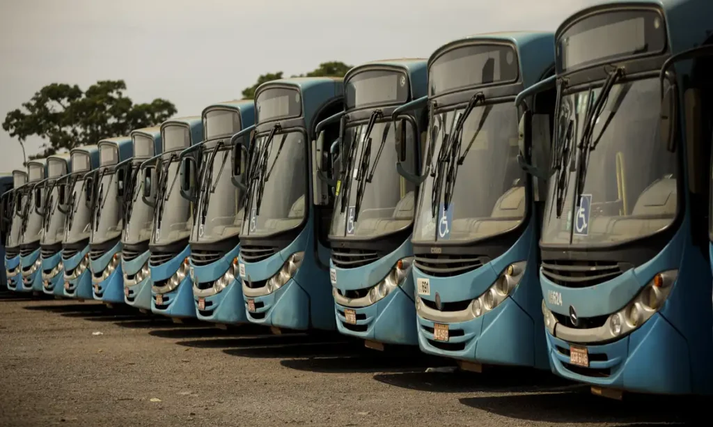 Ônibus rodarão 100% em Salvador após determinação do Tre-ba com multa de R$ 1 milhão por hora