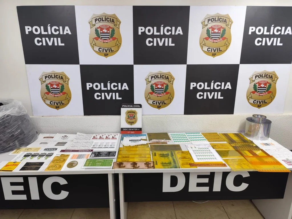 Operação em Bauru desarticula gráfica clandestina especializada em rótulos de bebidas falsas