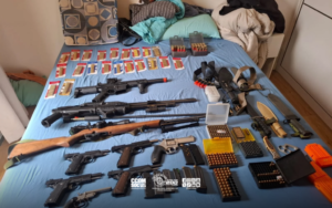PM apreende arsenal com sete armas e centenas de munições no Centro de São Paulo