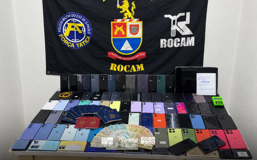 Polícia Militar acha 86 celulares e 17 passaportes em imóvel no Centro de São Paulo