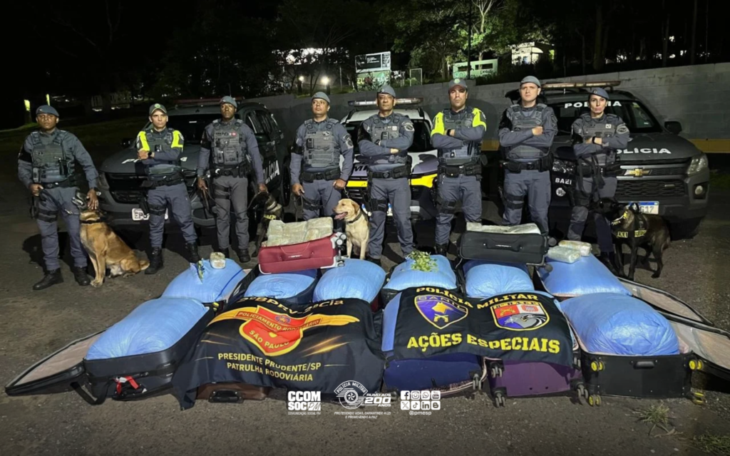 Polícia militar intercepta toneladas de drogas e folhas de coca em ônibus no interior