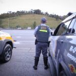 Polícia Rodoviária intercepta caminhão com duas toneladas de maconha em Sarapuí