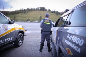 Polícia Rodoviária intercepta caminhão com duas toneladas de maconha em Sarapuí