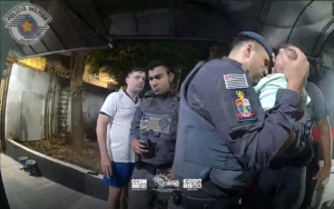 Policiais militares salvam bebê de dois meses engasgado com leite em São Paulo