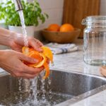 Por que especialistas recomendam Misturar casca de laranja e vinagre por duas semanas