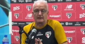 Pressão sobre Dorival Júnior cresce no São Paulo após derrota em clássico