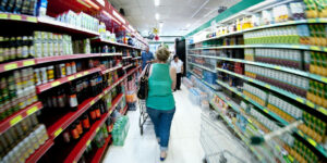 Produção industrial recua 0,6% em agosto e mostra perda de dinamismo