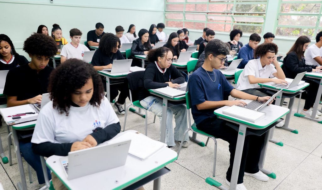 Rede estadual de SP aplica simulado inédito para 325 mil alunos antes do Enem e Provão Paulista