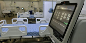 Reino Unido estabelece novo protocolo de monitoramento para dispositivos médicos com IA