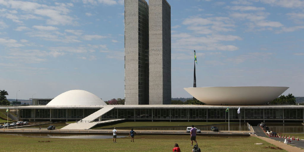 Senado prepara rito célere para votar proposta que acaba com a escala 6x1 no país