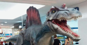 Shopping SP Market recebe exposição gratuita com réplicas de dinossauros em tamanho real