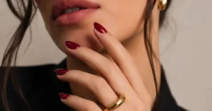 Tendências de beleza para a estação solar trazem cinco cores de esmalte versáteis e modernas