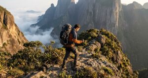 Trilhas e montanhas da Mata Atlântica revelam travessia clássica entre Petrópolis e Teresópolis