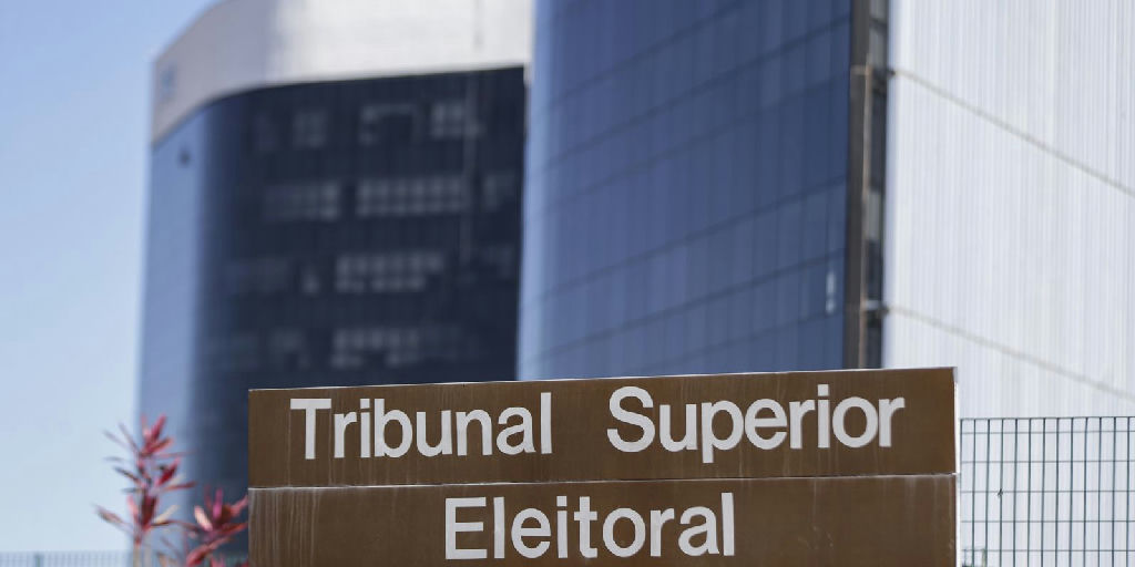 TSE proíbe campanha de Lula de veicular anúncios contra Flávio Bolsonaro sobre escala 6x1
