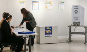 Voto seguro: entenda as regras para o uso de celular e a colinha na cabine eleitoral