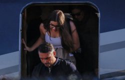 Aeronave com senador Flávio Bolsonaro e família pousa em Miami