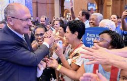 Alckmin cobra imparcialidade da Justiça Eleitoral durante visita a Aparecida