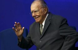 Após nove dias internado em São Luís, ex-presidente José Sarney deixa o hospital