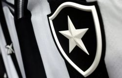Botafogo monitora zagueiro que disputou a Copa do Mundo para reforçar elenco