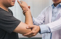 Bursite no cotovelo: entenda as causas, sintomas e os tratamentos eficazes