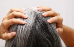 Cabelo branco: o hábito térmico que acelera o aspecto opaco e envelhecido dos fios