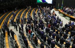 Câmara dos Deputados vota nesta segunda o fim da taxa das blusinhas
