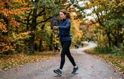 Caminhada rápida: o que você precisa saber para transformar o passeio em treino eficaz