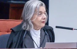 Cármen Lúcia rejeita ação de Lula sobre transporte interestadual na eleição