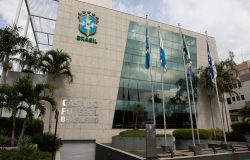 CBF e clubes implementam novas regras para aumentar tempo de bola rolando no futebol brasileiro