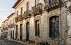 Conheça São Luís, a capital histórica dos azulejos e praias no Maranhão