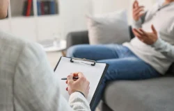 Entenda o conceito de neurose, seus sintomas e o tratamento atual