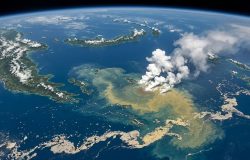 Erupção submarina no mar de Bismarck gera alerta científico sobre formação de nova ilha