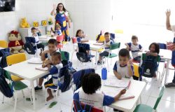 Escolas iniciam seleção de livros didáticos para educação infantil no triênio 2026-2029