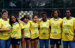 Ex-jogadoras da seleção inspiram novas gerações em escolas do Rio