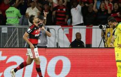 Flamengo vence Mirassol e encosta no Palmeiras na briga pelo título do Brasileirão