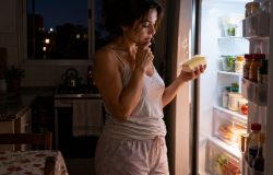 Fome de madrugada exige atenção médica e pode indicar outros problemas