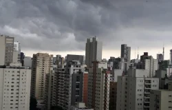 Frente fria traz risco de tempestades e queda acentuada de temperatura em São Paulo
