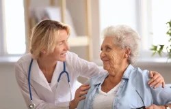 Geriatria: entenda o papel do médico no envelhecimento saudável e na prevenção de doenças