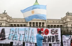 Governo argentino publica decreto para cortar até 21 mil funcionários públicos