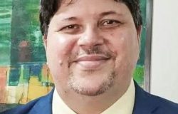 Governo Milei expulsa jornalista brasileiro após cancelar sua residência no país