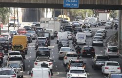 Greve de trens em São Paulo causa caos no trânsito e afeta um milhão de passageiros