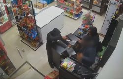 Bauru e Marília no WhatsApp Dono de adega é rendido e trancado em banheiro durante assalto em Jaú Magesto/Reprodução