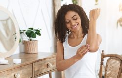 períodos prolongados. Para que serve A desonida é indicada para: Dermatite atópi