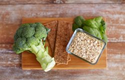 exemplo. Estes alimentos contêm fibras solúveis e insolúveis, variando a quantid