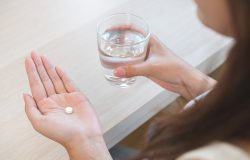 tamentos compulsivos. Para que serve O pramipexol é indicado para: Aliviar os si