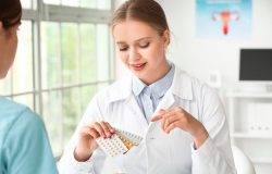 exemplo. 2. Ciproterona A ciproterona é um progestágeno indicado para o tratamen